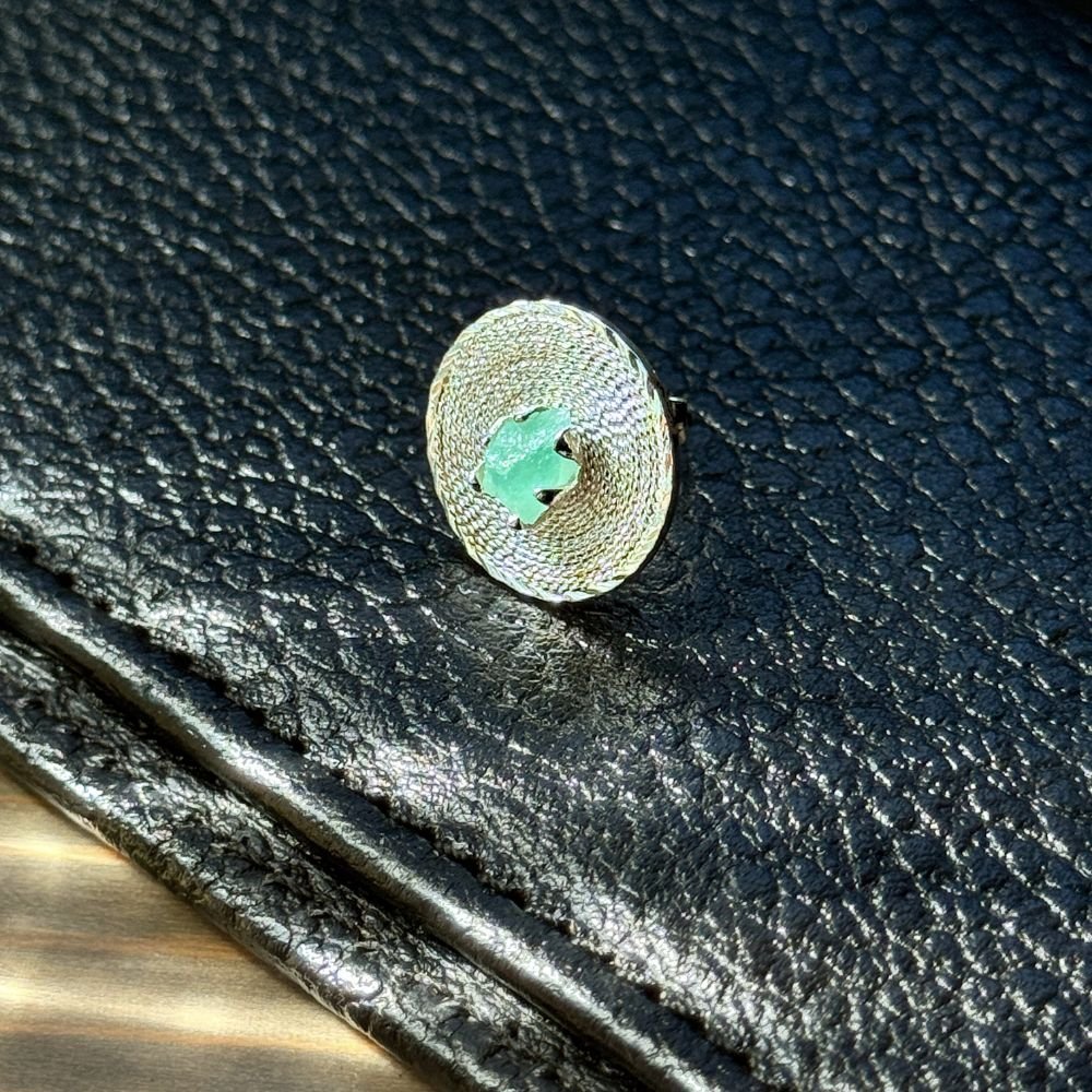 solar-raw-emeralds-earrings