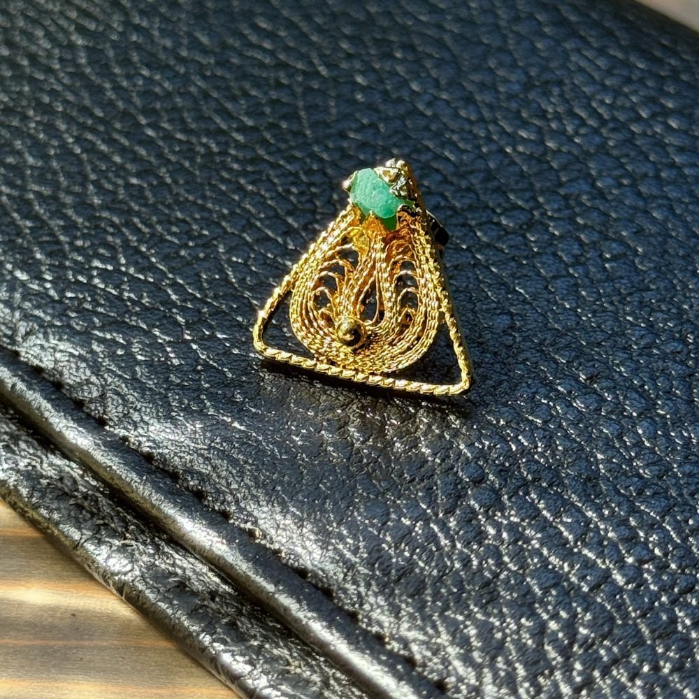raw-emerald-triangle-filigrana-earrings